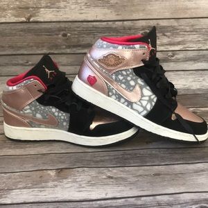 Air Jordan 1  High Black and Pink